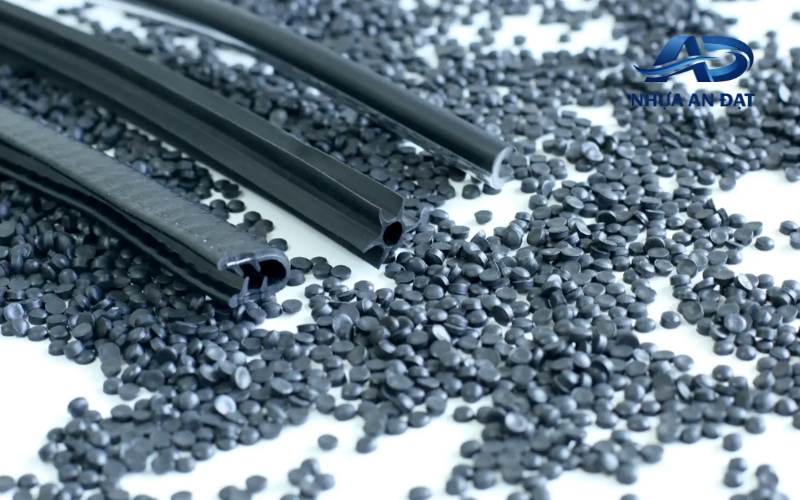 Làm Thế Nào Nhà Máy Điều Chỉnh Độ Cứng Hạt Nhựa PVC Theo Yêu Cầu?