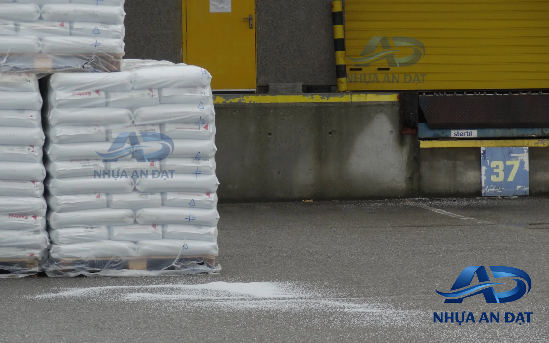 Nhà Máy OEM Hạt Nhựa PVC Là Gì? Lợi Ích Cho Doanh Nghiệp Sản Xuất