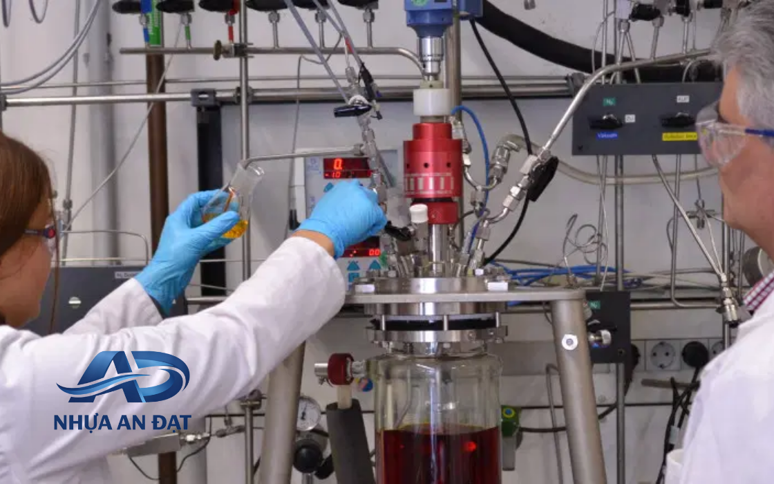 Phòng Lab Trong Nhà Máy Hạt Nhựa PVC Có Vai Trò Gì Trong Phát Triển Vật Liệu?