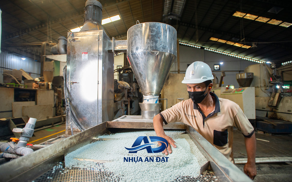 Gia Công Hạt Nhựa PVC Theo Yêu Cầu Kỹ Thuật: Giải Pháp Tối Ưu Cho Doanh Nghiệp Sản Xuất