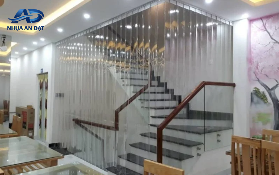 Rèm nhựa PVC cho phòng máy lạnh có nên dùng không?