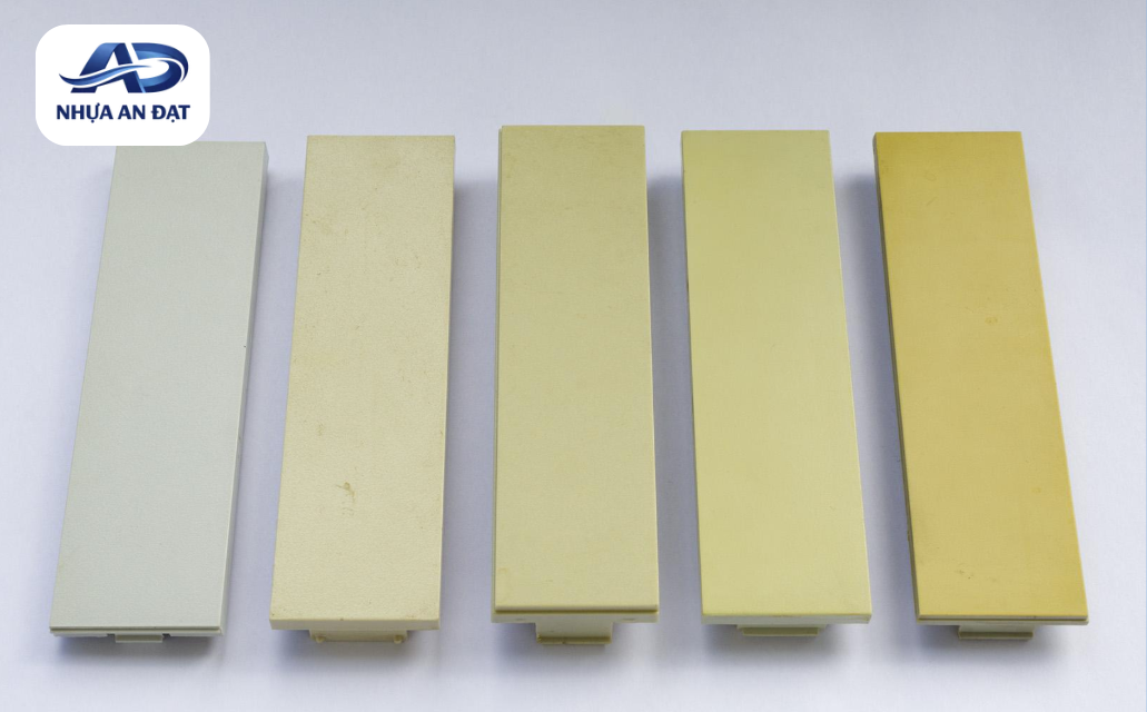 Vì sao PVC Foam Board bị vàng dù nhiệt máy không đổi?